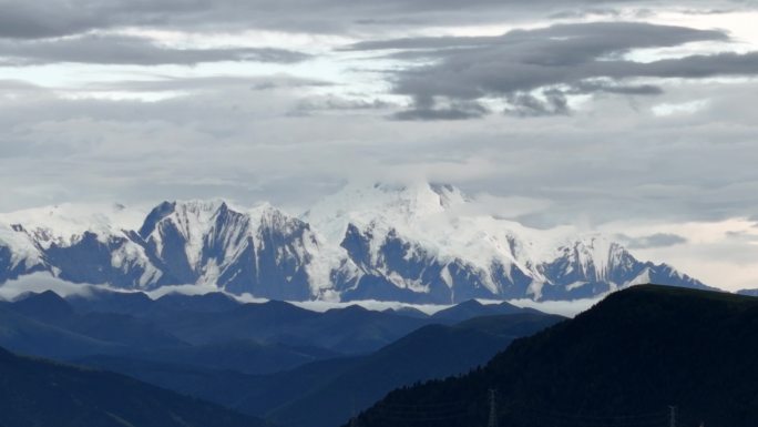 318国道贡嘎雪山沿途风光航拍素材