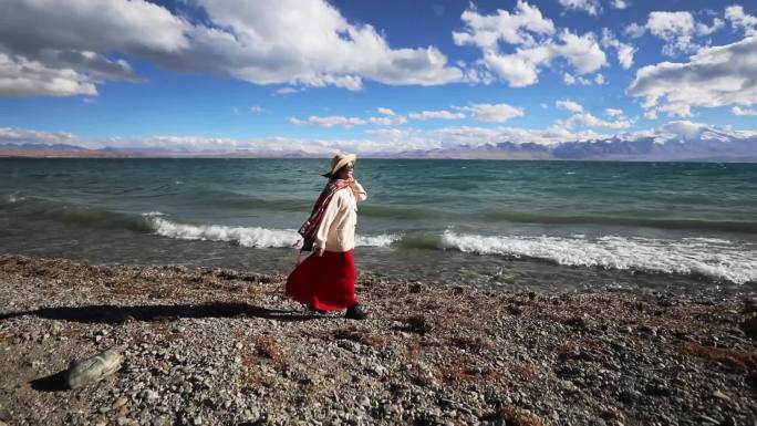 独自在西藏旅行的女人 圣湖玛旁雍错