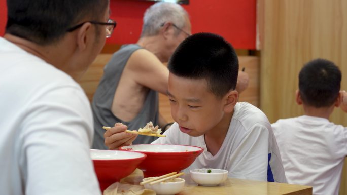 饭店吃饭 小饭店 烟火气 吃饭人群