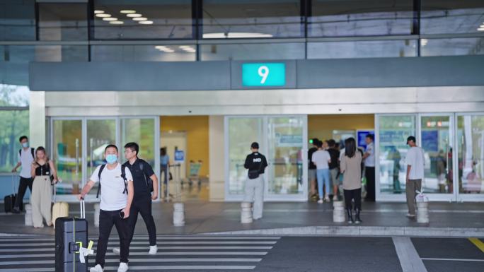 厦门机场T4候机楼航站楼到达层出发旅游人