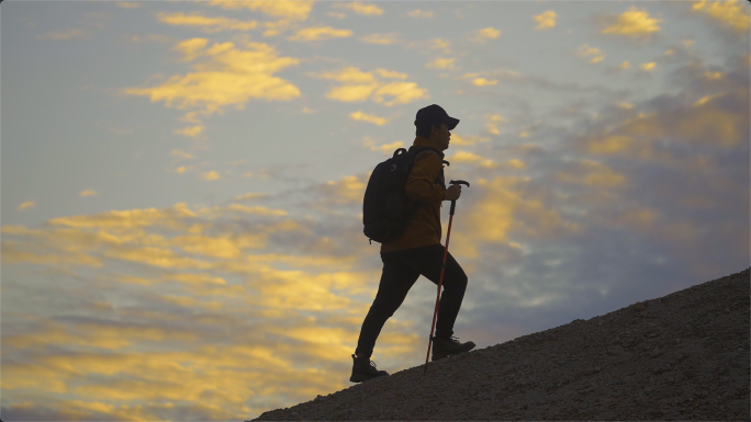 登山者沙漠登山-独行者徒步旅行探险无人区