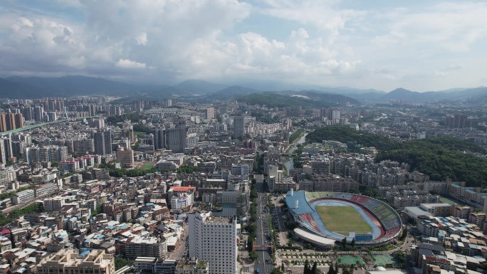 福建龙岩城市大景蓝天白云航拍