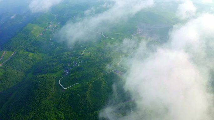 贵州大山乡村云雾缭绕航拍