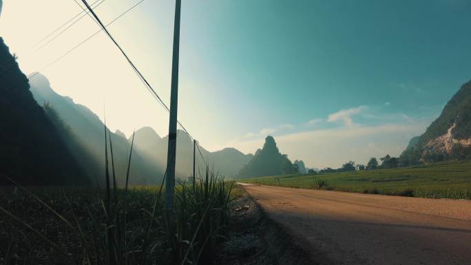 清晨壮观的乡村道路与田园风景4K