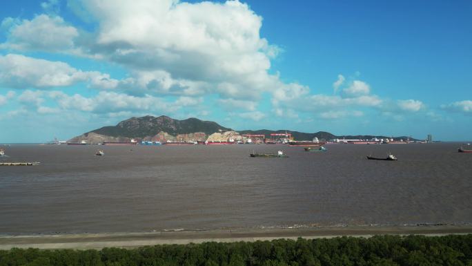 航拍宁波海边岛屿渔船