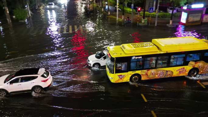 城市内涝洪水水灾 纪实拍摄路面积水