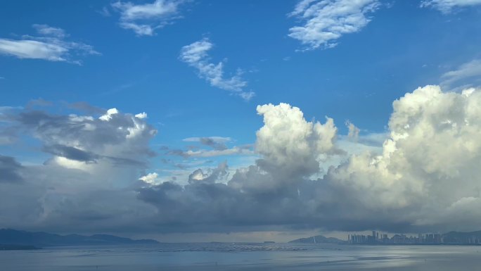 清晨俯瞰深圳红树林公园海面天空云景