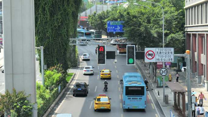 城市主干道红路灯计时通行