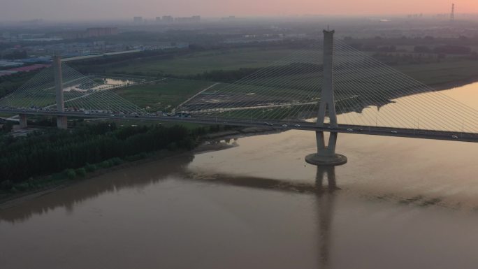 环绕济南建邦黄河大桥