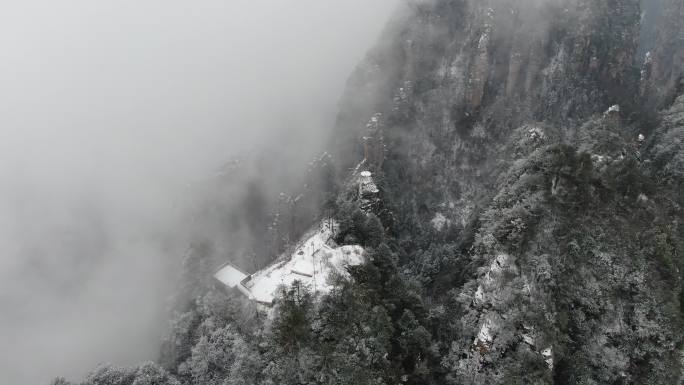 张家界武陵源无人机航拍袁家界云海雪景山峰