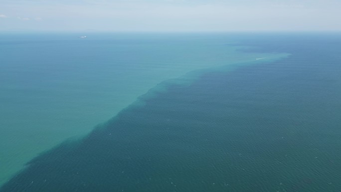 深圳大鹏半岛海水分界线景观