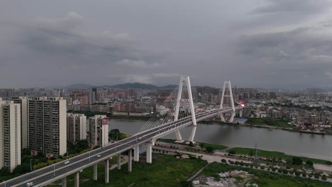 广东揭阳榕城区揭阳大桥下雨闪电