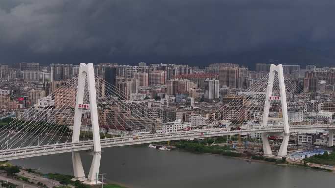 广东揭阳榕城区揭阳大桥下雨闪电