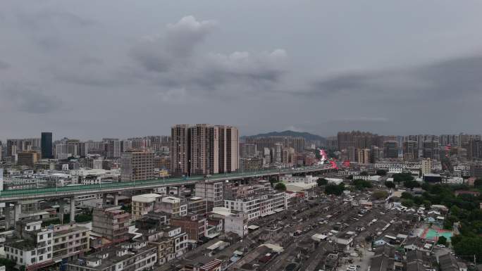 广东揭阳榕城区揭阳大道下雨闪电