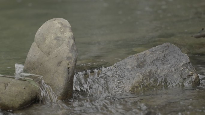 乡间溪流