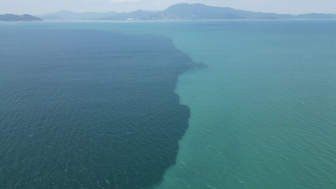 深圳大鹏半岛海水分界线景观