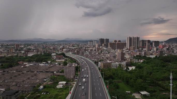 广东揭阳榕城区揭阳大桥下雨闪电