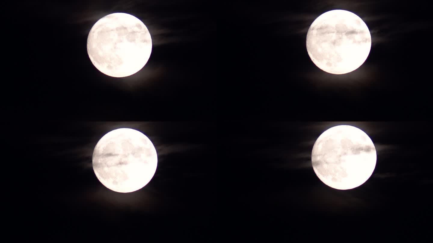 威海湾夜空中的中元满月