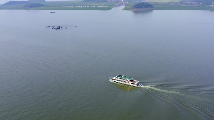 鄱阳湖执法船解决渔民纠纷