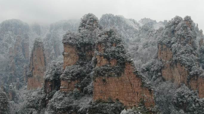 张家界武陵源5A景区无人机航拍袁家界雪景