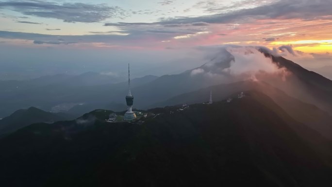 深圳梧桐山日出火烧云