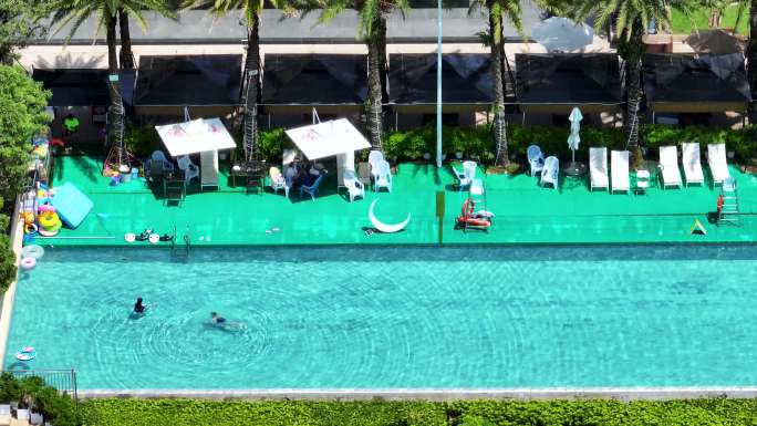 航拍城市假日旅游度假酒店娱乐设施游泳池