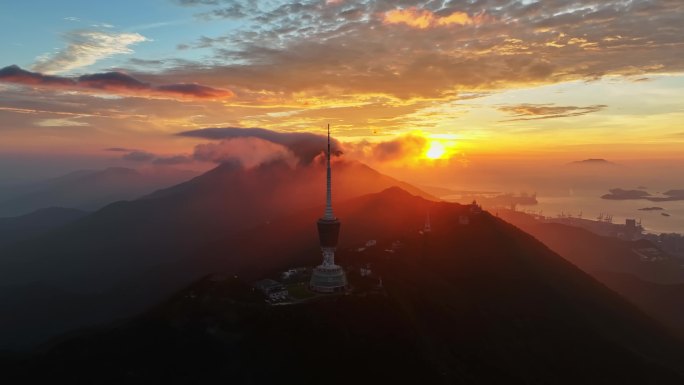 深圳梧桐山日出火烧云