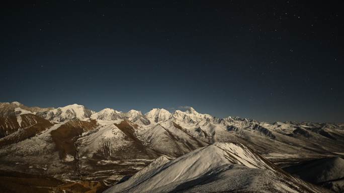 川西甘孜雅哈垭口贡嘎雪山月照金山延时摄影