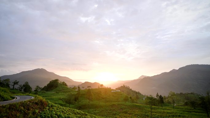 唯美壮观日川群山秀丽山乡朝霞满天