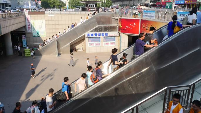 扶梯 人流 济南 火车站  延时 出站口