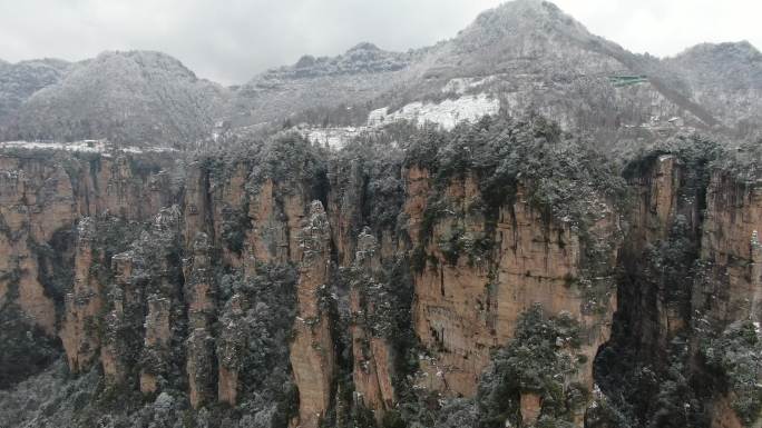 张家界武陵源5A景区无人机航拍杨家界雪景