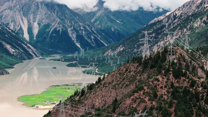 西藏昌都八宿县然乌湖电力系统高压线航拍