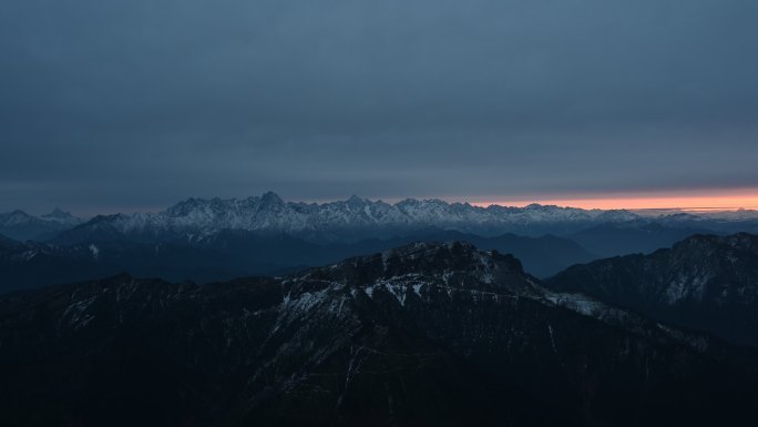 川西甘孜雪山日照金山延时摄影