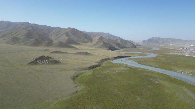 巴音布鲁克辽阔草原河流