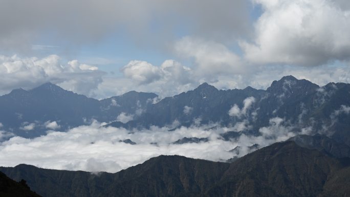 川西甘孜牛背山云海延时摄影