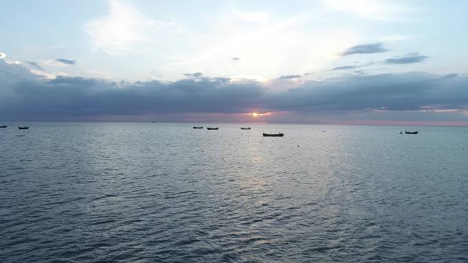 渔村航拍海上日出日落