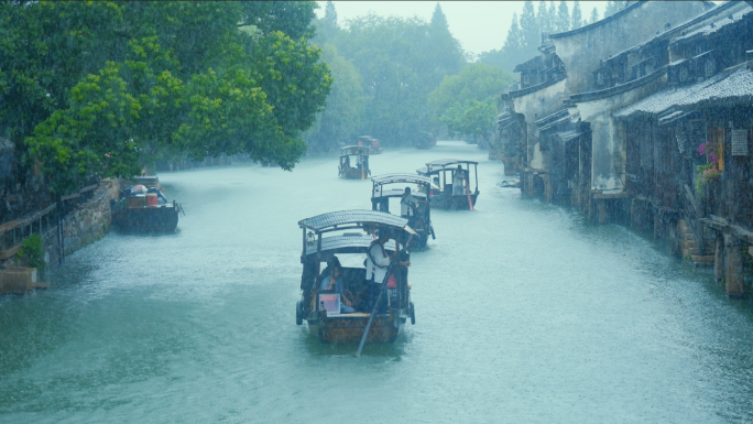 【大雨】江南水乡乌镇下雨天古色古香游船