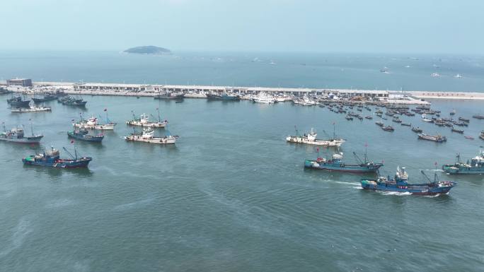 航拍威海市环翠区孙家疃远遥渔港开海渔船队