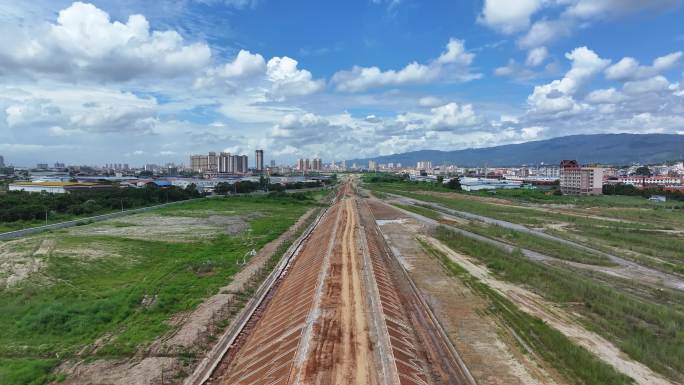 大瑞铁路瑞丽段建设中的铁路线