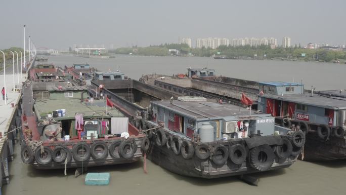 4K-Log-航拍上海大治河停靠的货船