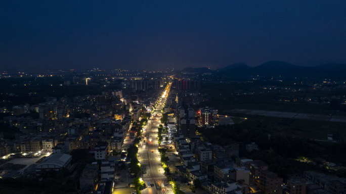 漆黑中的道路，灯火阑珊，从化鳌头镇