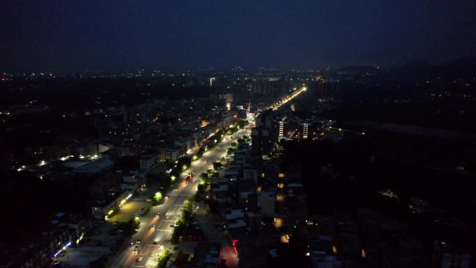 漆黑中的道路，灯火阑珊，从化鳌头镇