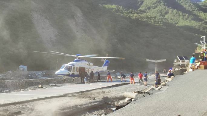 【4K拍摄】直升机运送物资