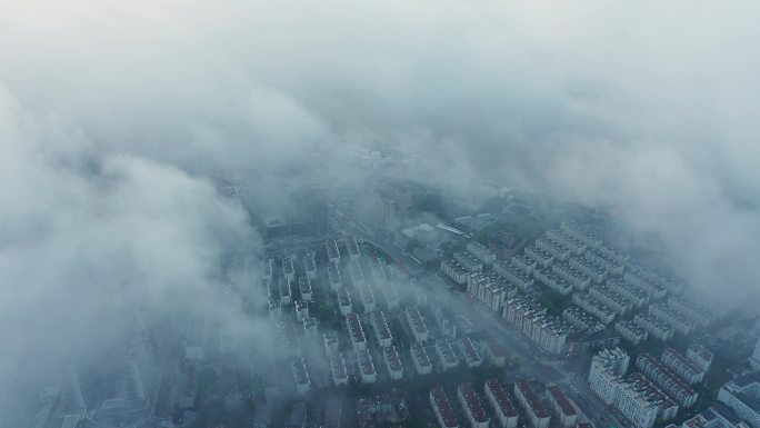 4K航拍平流雾下的上海城市建筑