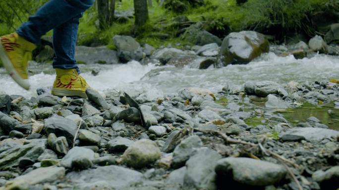 绿水清山 涓涓细水 酒水 和谐山水