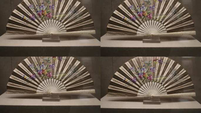 中国扇博物馆 法国花卉图象牙骨缎面折扇