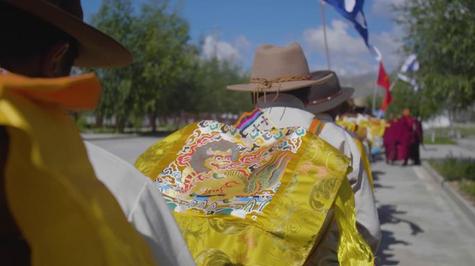 西藏农民 农民节日 期待丰收 敬田敬地