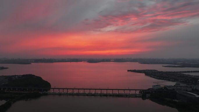 武汉江夏汤逊湖大桥绝美晚霞航拍