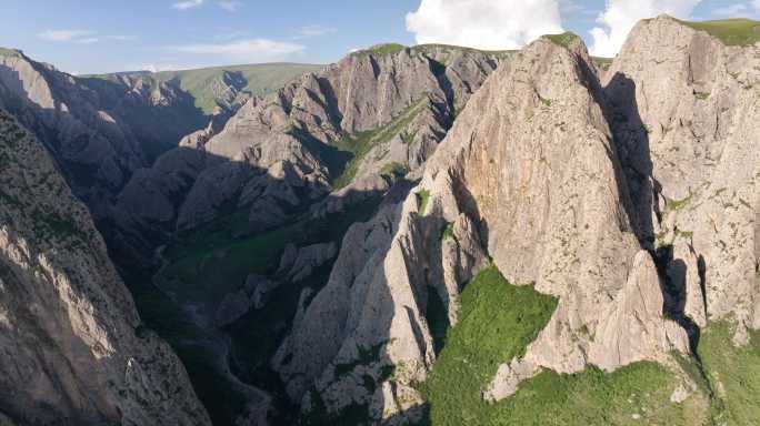 甘加秘境白石崖峡谷