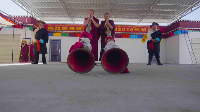 藏传佛教铜管乐器 西藏文化节藏族节日乐器